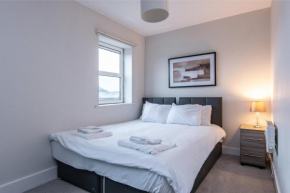 Emperor House Apt 12 Near Stratford City Centre
